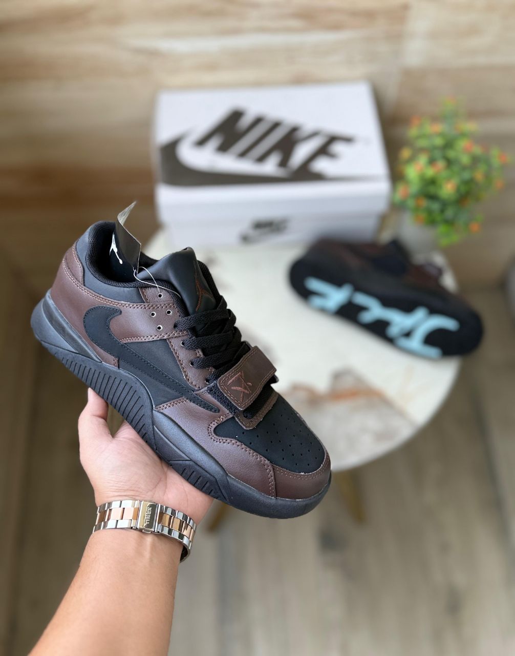 Air Jordan Retro Travis Scott